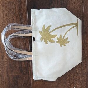 NWT Cute white beach bag with gold palm trees